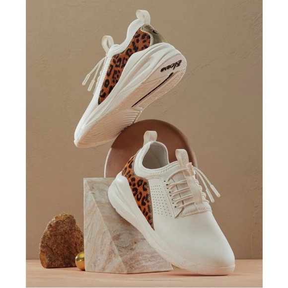 Clove Nurse Shoes Limited Edition Nursing Sneakers Animal Leopard Print Faux Fur - Picture 5 of 12
